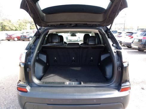 Used 2019 Jeep Cherokee Latitude Plus image 12