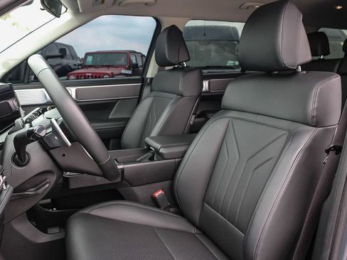 Used 2025 Hyundai Santa Fe SEL FWD image 18