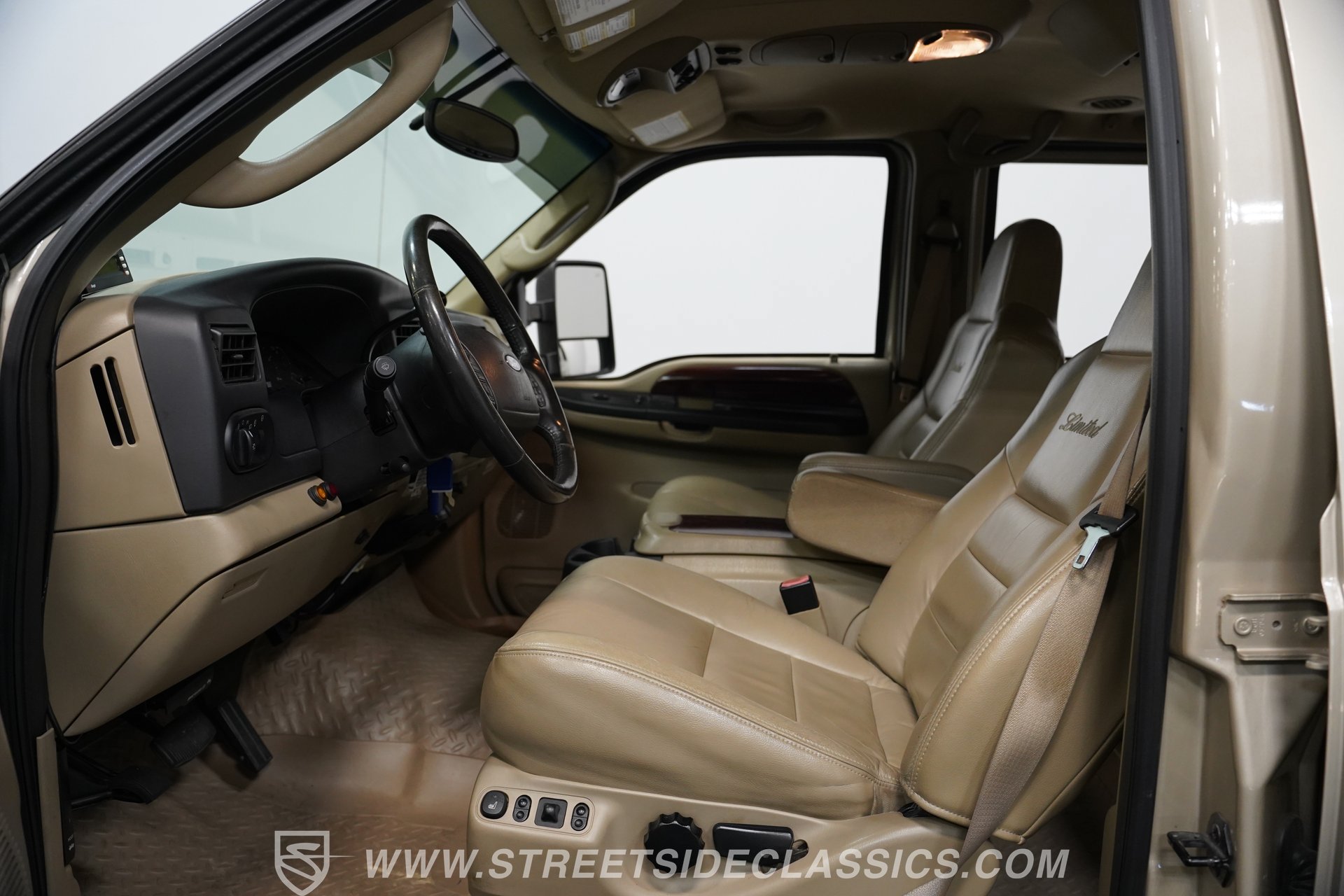 Used 2005 Ford Excursion Limited AWD/4WD image 37