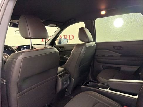Used 2025 Nissan Pathfinder Rock Creek AWD/4WD image 14