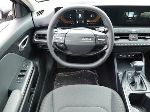 New 2025 Kia K4 LXS image 12