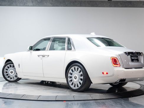 Used 2019 Rolls-Royce Phantom Sedan RWD image 50