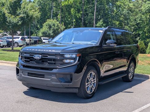 Used 2025 Ford Expedition Active AWD/4WD image 6