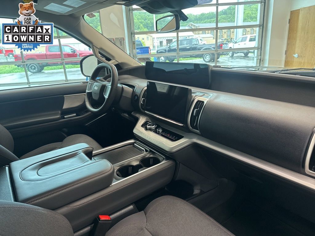 Used 2025 Ford Expedition Max Active AWD/4WD image 25