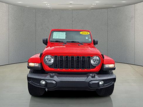 Used 2024 Jeep Gladiator Sport AWD/4WD image 8