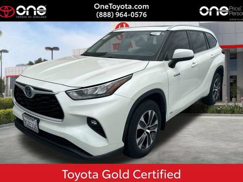 Used 2020 Toyota Highlander XLE AWD/4WD image 1