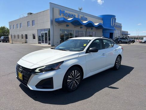 Used 2025 Nissan Altima 2.5 SV FWD image 1