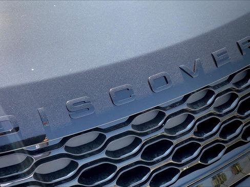 New 2025 Land Rover Discovery Dynamic SE image 6