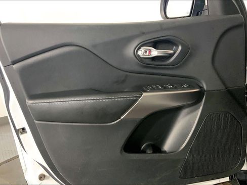 Used 2019 Jeep Cherokee Latitude Plus image 24