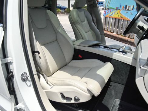 Used 2023 Volvo XC60 B6 Ultimate w/ Protection Package Premier AWD/4WD image 40