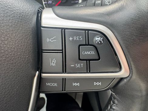 Used 2022 Toyota Highlander LE image 19