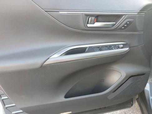 Used 2024 Toyota Venza Limited image 20