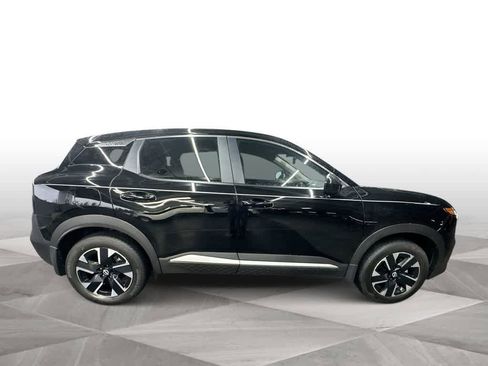 Used 2025 Nissan Kicks SV AWD/4WD image 9