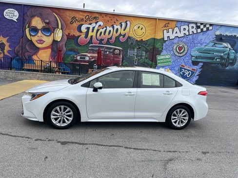 Used 2023 Toyota Corolla LE w/ LE Premium Package FWD image 2