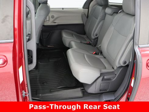 Certified 2021 Toyota Sienna XLE image 29