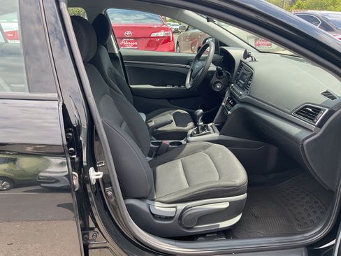 Used 2018 Hyundai Elantra SE FWD image 11