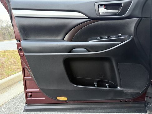 Used 2019 Toyota Highlander XLE image 43