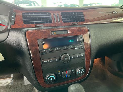 Used 2011 Chevrolet Impala LT FWD image 14