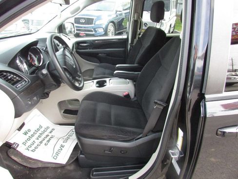 Used 2015 Dodge Grand Caravan SXT image 10
