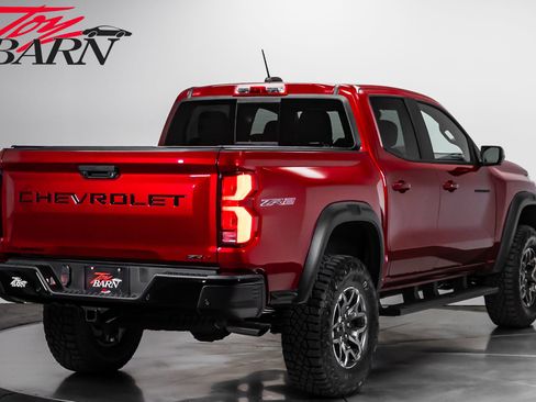 Used 2026 Chevrolet Colorado ZR2 w/ Technology Package AWD/4WD image 5