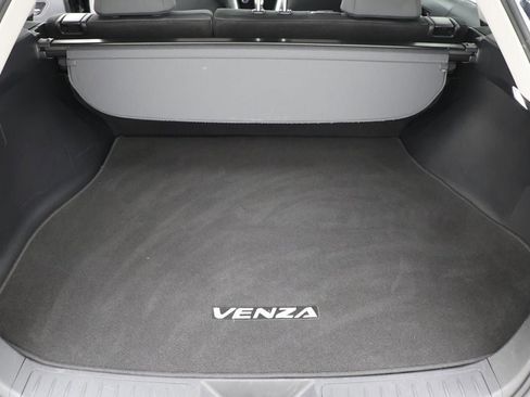 Used 2022 Toyota Venza LE image 21