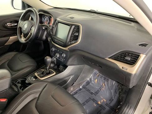 Used 2018 Jeep Cherokee Limited AWD/4WD image 22