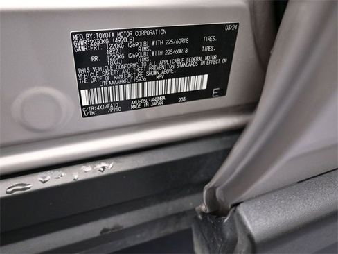 Used 2024 Toyota Venza LE image 19