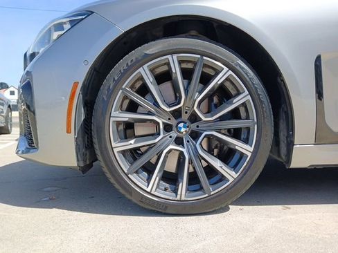 Used 2022 BMW 740i w/ M Sport Package image 5