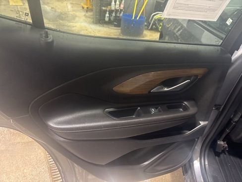 Used 2019 GMC Terrain SLE w/ Driver Convenience Package image 9