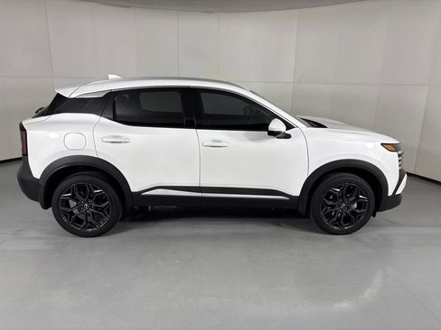 Certified 2025 Nissan Kicks SR FWD image 9
