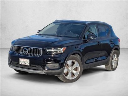 Used 2022 Volvo XC40 T5 Momentum