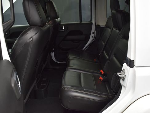 Used 2020 Jeep Wrangler Unlimited Sahara image 16
