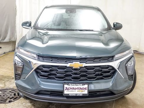 New 2026 Chevrolet Trax LS w/ LS Convenience Package FWD image 5