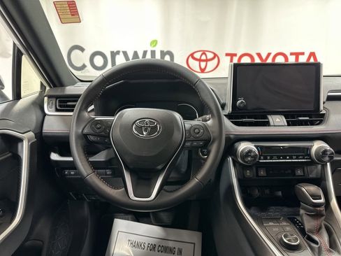 Used 2025 Toyota RAV4 SE image 18