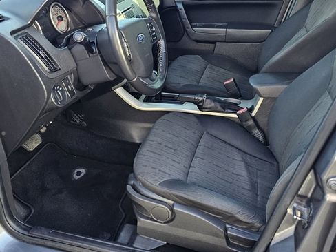 Used 2010 Ford Focus SE image 16