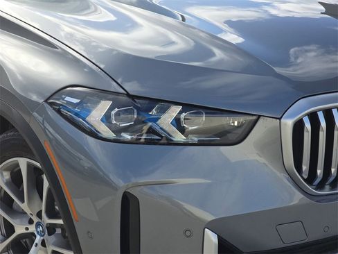Used 2025 BMW X5 xDrive50e image 35