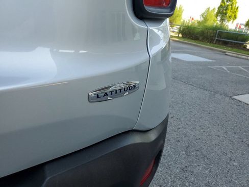 Used 2021 Jeep Renegade Latitude FWD image 6