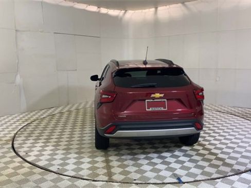 Used 2024 Chevrolet Trax LT image 7