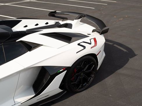 Used 2021 Lamborghini Aventador SVJ image 25