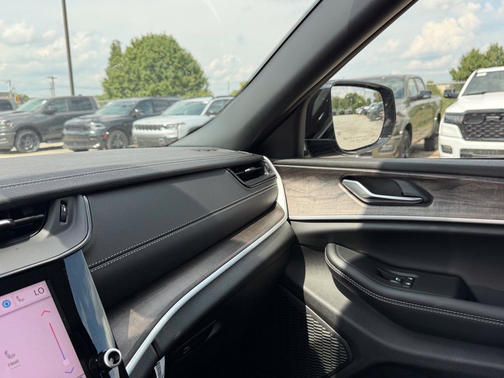 New 2027 Jeep Grand Cherokee Limited AWD/4WD image 22