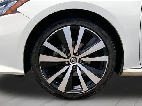 Used 2019 Nissan Altima 2.5 SR FWD image 32