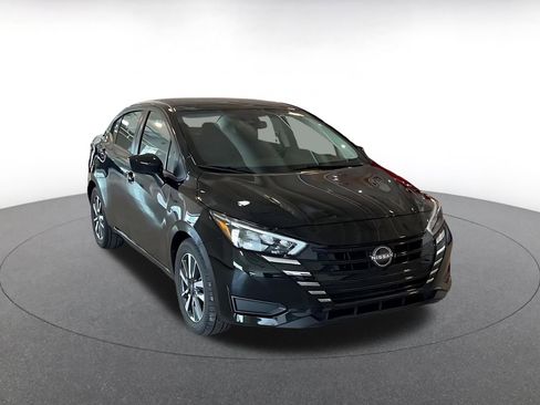 Used 2025 Nissan Versa SV image 3