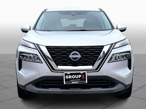 Used 2022 Nissan Rogue SV image 2