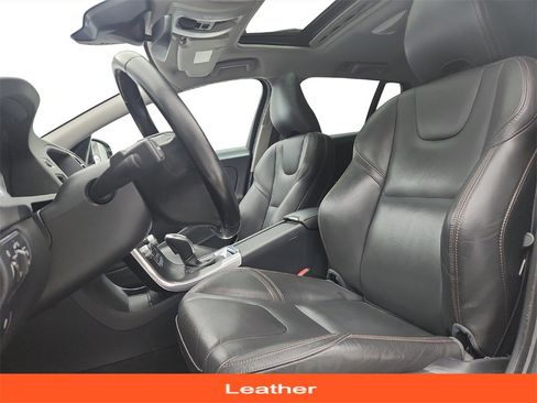 Used 2016 Volvo V60 T5 Cross Country image 11