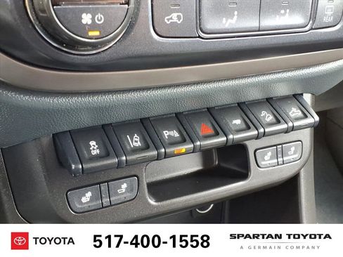 Used 2022 Chevrolet Colorado Z71 w/ Safety Package AWD/4WD image 24