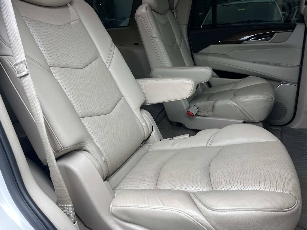 Used 2019 Cadillac Escalade Luxury RWD image 26