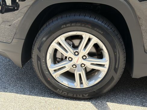 Used 2024 GMC Terrain SLE AWD/4WD image 30