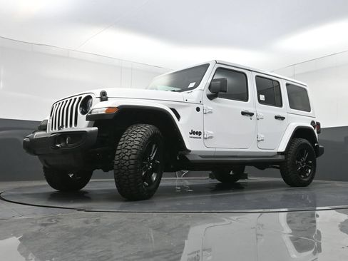 Used 2022 Jeep Wrangler Unlimited Sahara AWD/4WD image 28