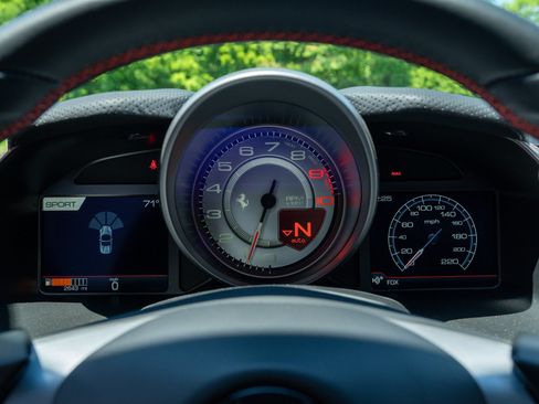 Used 2022 Ferrari 812 GTS RWD image 39