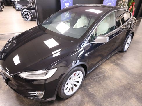 Used 2018 Tesla Model X P100D image 12